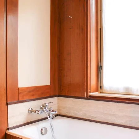 Pretty And Spacious Love Nest In The 3rd Appartement Paris
