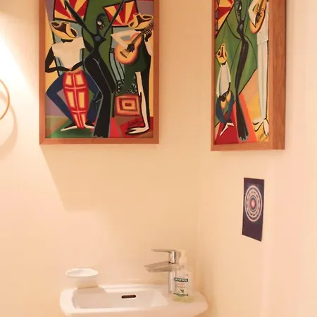 Pretty And Spacious Love Nest In The 3rd Appartement Paris
