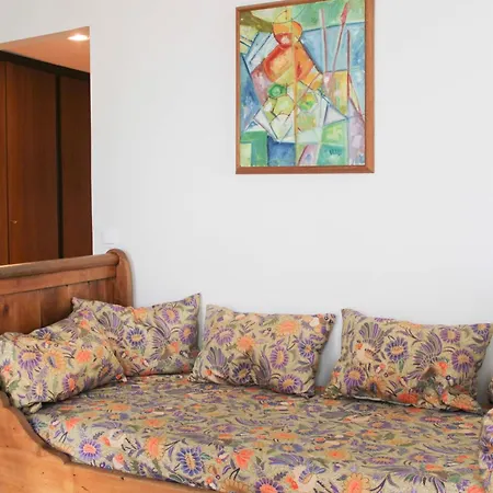 Pretty And Spacious Love Nest In The 3rd Appartement
