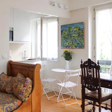 Pretty And Spacious Love Nest In The 3rd