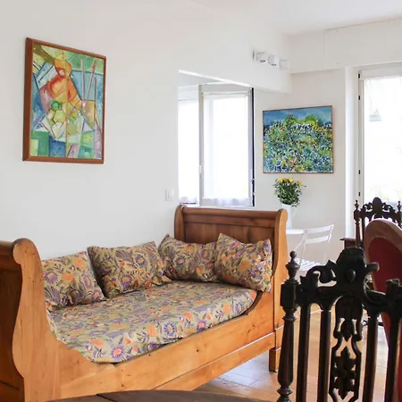 Pretty And Spacious Love Nest In The 3rd