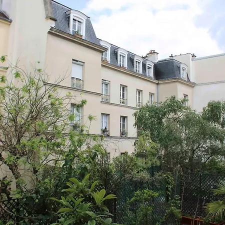 Pretty And Spacious Love Nest In The 3rd * Paris