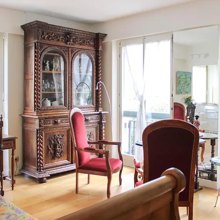 Pretty And Spacious Love Nest In The 3rd *